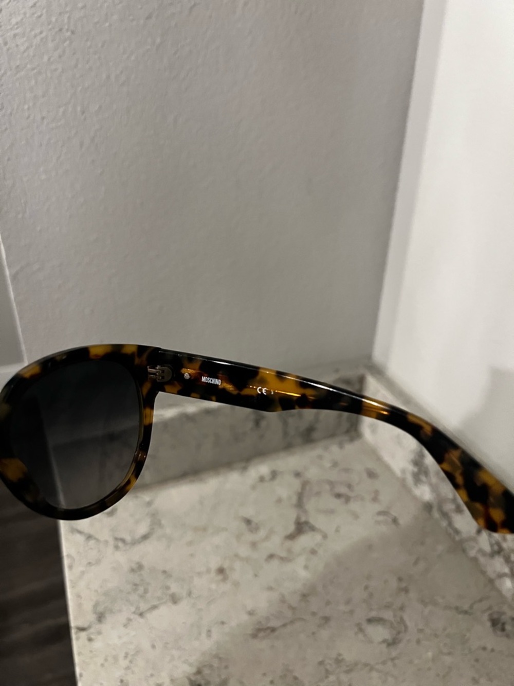 ✨ MOSCHINO Tortoise Shell Sunglasses ✨ - Picture 4 of 5